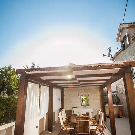Tinel Longo, Holiday Home For Up To 8, City Center, Bbq, Terrace Trogir Exterior photo
