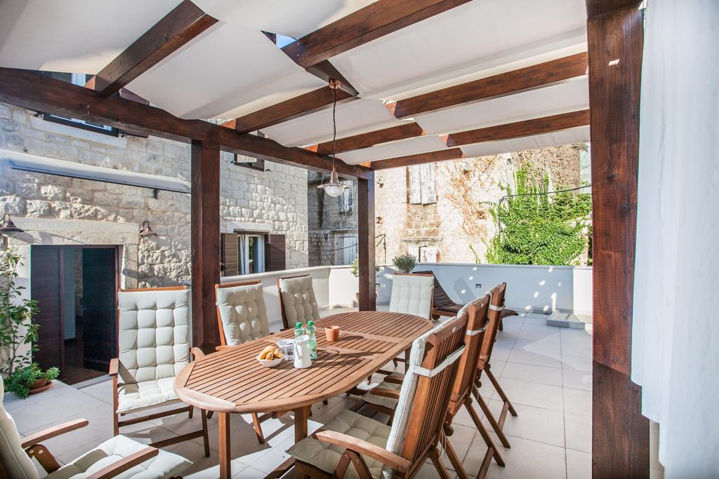 Tinel Longo Villa Trogir